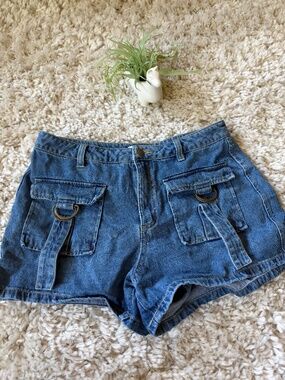 Forever 21 women's blue denim cargo jean shorts with multiple utility pockets an